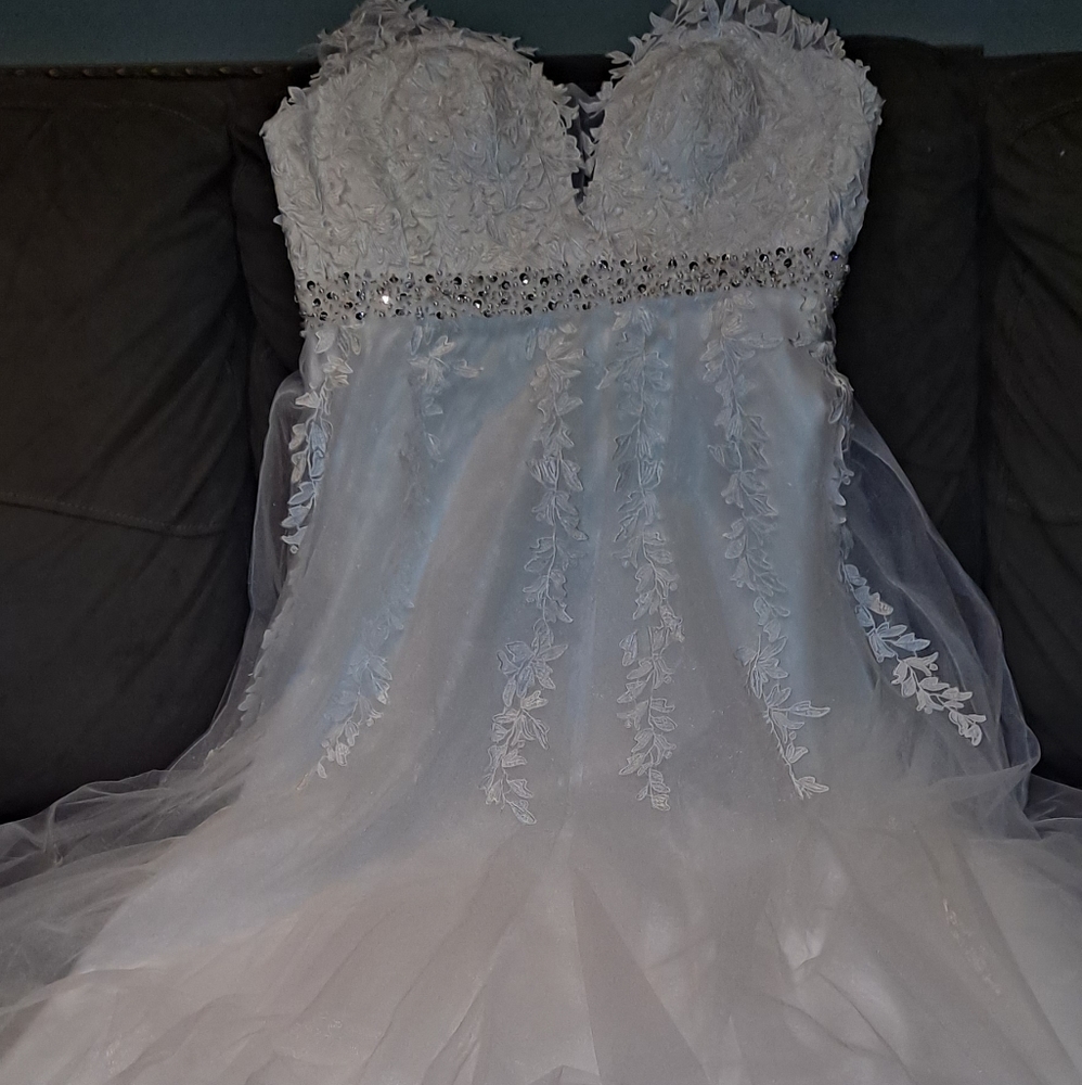 Wedding dress - Picture 6 of 8
